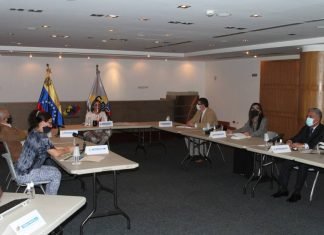 Universidades participan en foro electoral para elecciones del 6D