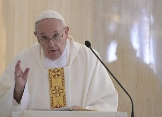 El Papa: “No olvidemos a las víctimas del coronavirus y del terremoto en Italia”