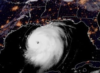 Huracán Laura azota costas de Luisiana y Texas