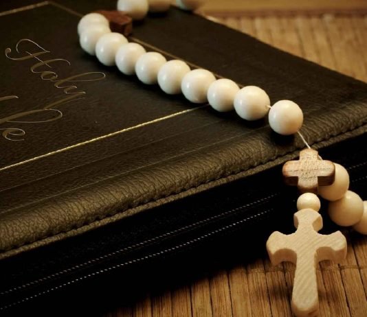 ¿Cómo surgió el rezo del Santo Rosario?