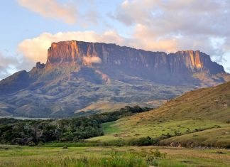Ahora le toca al Turismo por Alberto Olivares