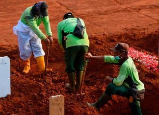 Cavan tumbas por no utilizar mascarilla