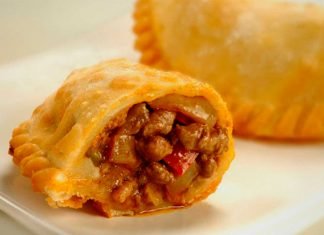 Empanadas de carne con tomate frito