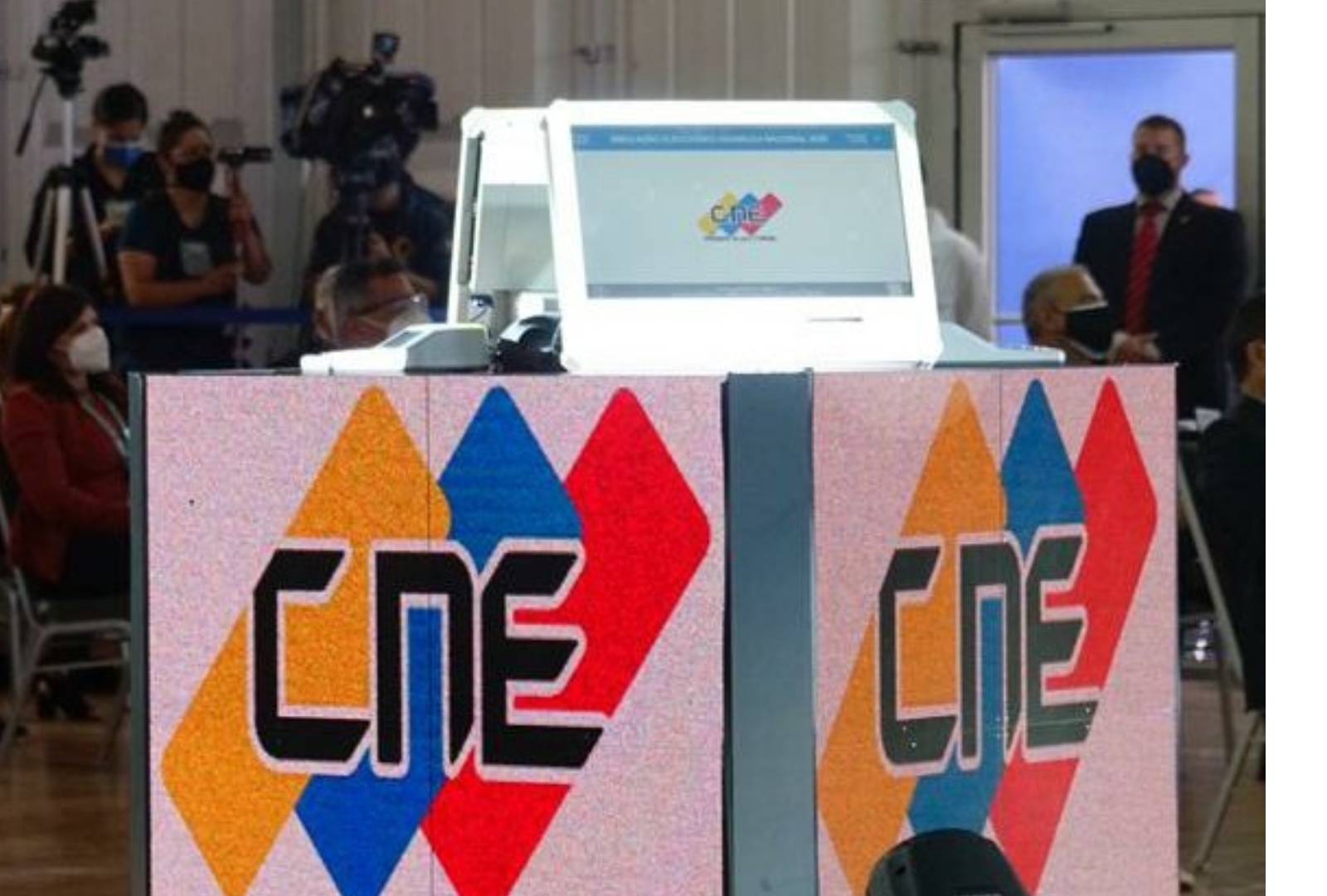 CNE presentó las nuevas máquinas de votación para las parlamentarias | Noticias251