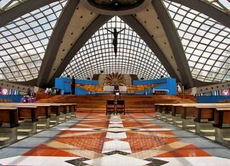 Monseñor Basabe: Iglesia definirá la manera y fecha de reabrir los templos