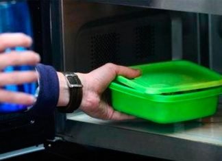 Calentar comida en envases plásticos en el microondas