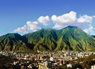 Caracas y su montaña, ¿o es al revés?