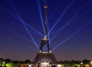 Torre Eiffel, el destino de los enamorados