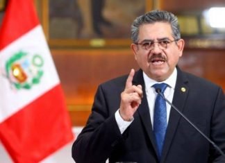 Merino renuncia a la Presidencia de Perú