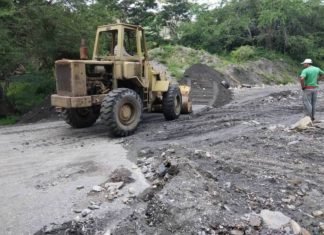 Inician remoción con maquinarias en la vía a Buena Vista por fuerte deslave