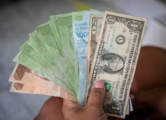 En una semana la moneda perdió 24,71% de su valor frente al dólar
