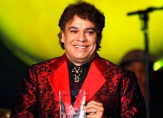 Harán serie, película y documental de Juan Gabriel
