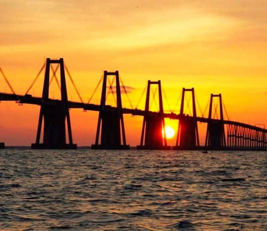 Puente sobre el Lago