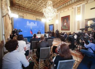 Maduro ratifica disposición al diálogo con los sectores políticos