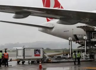 Países de Latinoamérica reciben vacuna contra Covid-19 víspera de Navidad