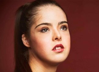 Modelo con síndrome de Down es premiada en EE.UU.