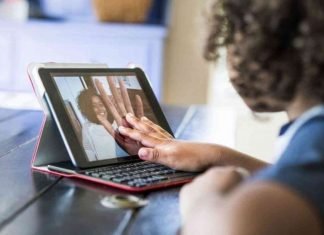 «Niñeros virtuales» están cuidando niños