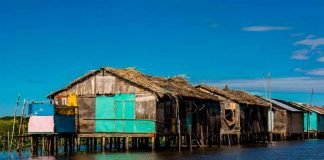 Palafitos en la laguna de Sinamaica