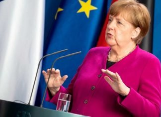Merkel considera que «Rusia está muy alejada del Estado de derecho»