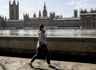 Reino Unido y Japón abordan la pandemia antes de la reunión del G7