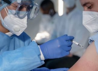 Gobierno inicia vacunación el 18 de febrero y extiende flexibilización hasta el fin de semana