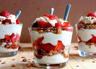 Parfait de yogur y fresas
