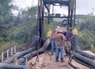 Encendidos motores en el embalse Los Quediches en el municipio Torres