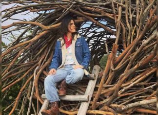 Venezolana construye casas en los árboles