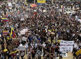 Las protestas en Colombia se mantienen al grito de «no más violencia»