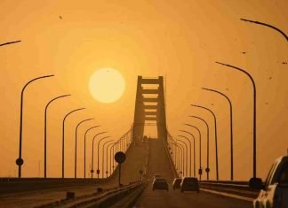 Atardecer en el puente sobre el Lago de Maracaibo