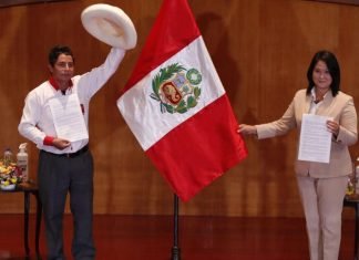 Presidencia de Perú se decide este domingo por unos pocos miles de votos