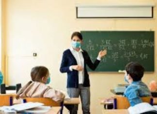 Gobierno evalúa reinicio de clases presenciales en octubre