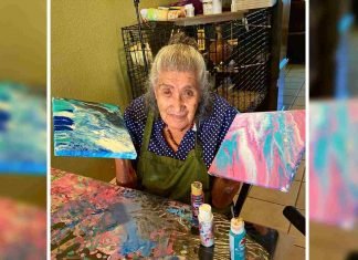 Con 90 años, arrasa en redes con sus cuadros