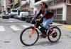 Venezolana hace su propia bicicleta eléctrica
