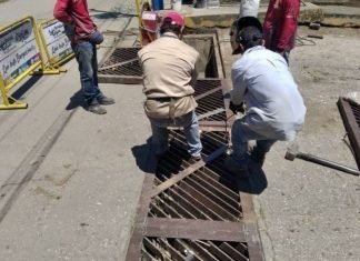Realizan reparaciones a las vías y sustituyen alcantarillas en Iribarren