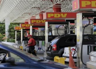 Pdvsa anuncia aumento en precio de gasolina subsidiada a 0,10 Bs el litro