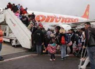 Regresan de Ecuador 94 venezolanos en plan Vuelta a la Patria