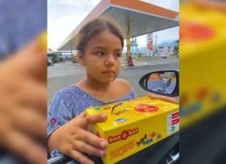 Niña habla 4 idiomas