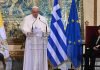 Papa advierte desde Grecia de retroceso de la democracia