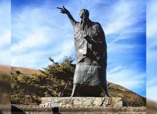 Monumento a la Loca Luz Caraballo