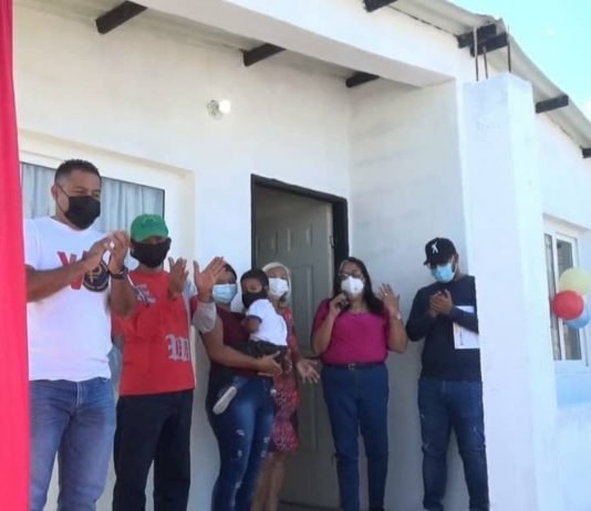 Gobierno regional entregó viviendas a cinco familias en Colinas de La Lucha
