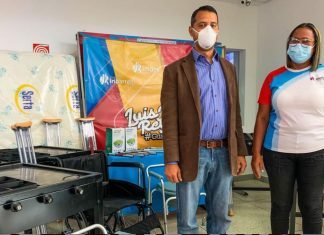 Alcalde Reyes Flores entregó ayudas sociales a 1250 familias de Iribarren