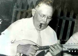 El vals “Como llora una estrella” tuvo varias letras