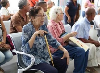 Piden que pensionados reciban retroactivo de aumento salarial desde el 1 de marzo