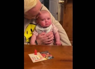 ¿Bebé ríe o llora?