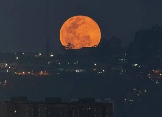 Superluna rosa en Caracas