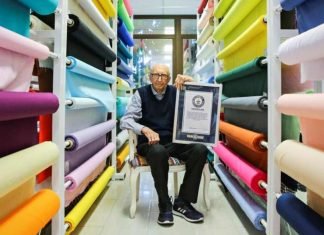Lleva 84 años trabajando en la misma empresa