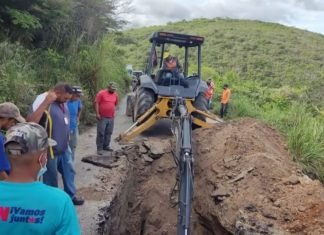 Gobernación de Lara ejecuta obras en vía afectada por las lluvias en Río Claro