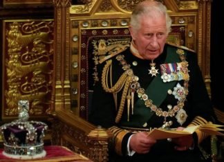 Inaugurada sesión parlamentaria con el «Discurso del Trono» por el Príncipe de Gales