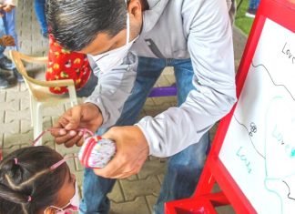 Gabinete Social entrega 100 lentes correctivos a infantes del municipio Iribarren